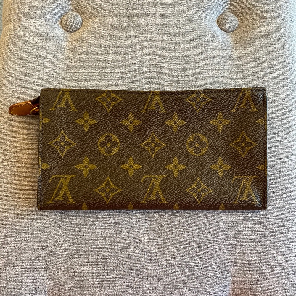 Louis Vuitton Bucket GM Pouch
